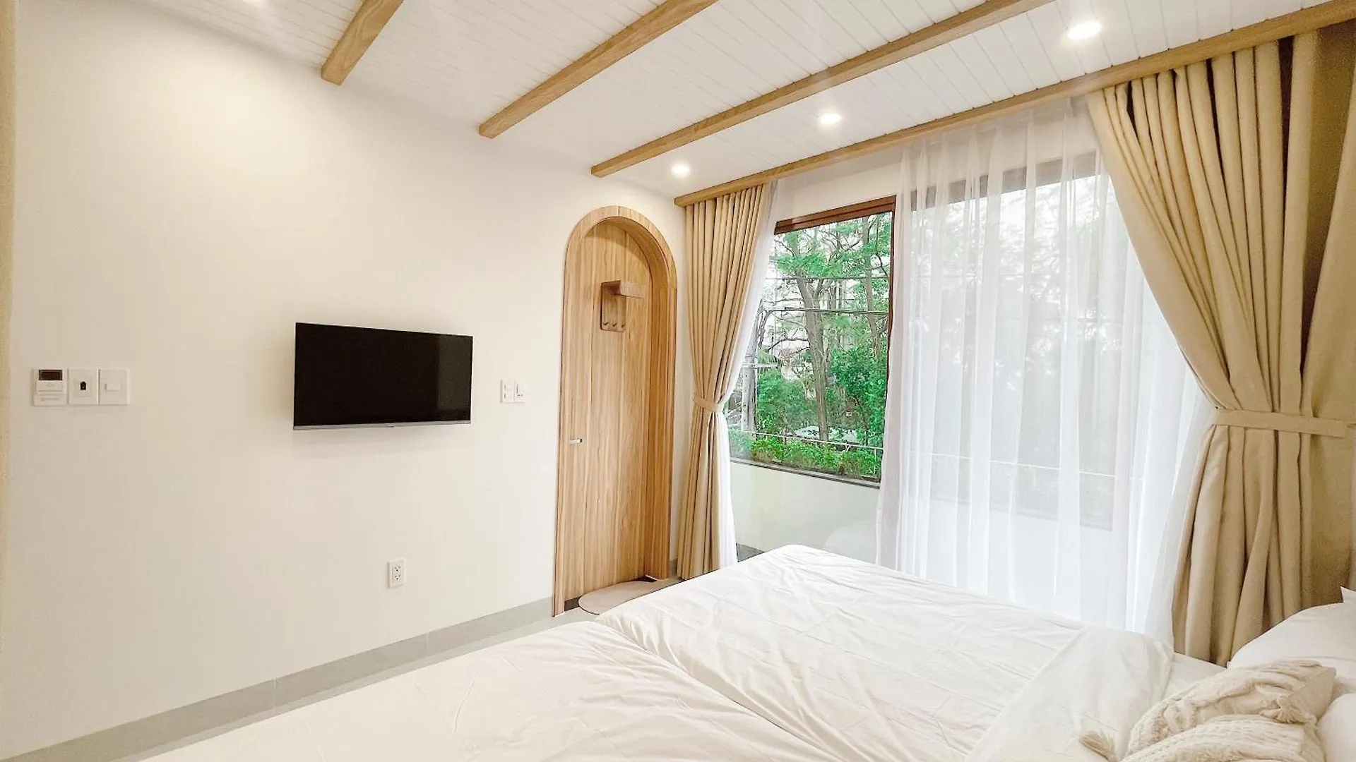 Baphu Apartment - 5Br - 5 Mins Walk To My Khe Beach Da Nang 0*,  Vietnam